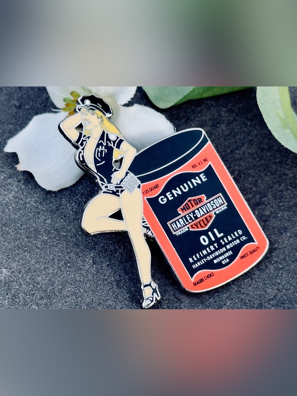 Rare ~ HARLEY DAVIDSON "PinUp GIRL'"Genuine Motor OIL" JACKET VEST PIN